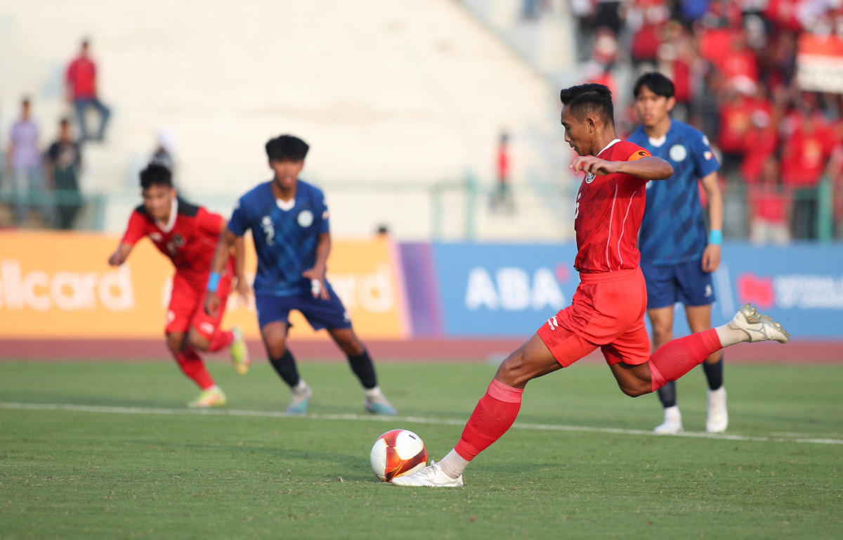 Đến phút 59, một cơ hội tốt để có bàn thắng nhân đôi cách biệt đã đến với U22 Indonesia khi số 8 Sulaeman bị phạm lỗi trong vòng cấm và trọng tài cho đội bóng xứ vạn đảo hưởng phạt đền. Tuy nhiên cú đá sau đó của đội trưởng U22 Indonesia Rizky Ridho không thể thắng được thủ thành Boltron của U22 Philippines.