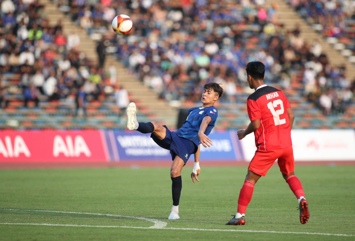 U22 Indonesia vẫn là đội có thế trận vượt trội hơn, chỉ khoảng 5 phút sau đến lượt Witan Sulaeman với tình huống đua tốc độ ấn tượng với Santiago Rublico. Tuy nhiên cú dứt điểm của số 8 bên phía U22 Indonesia là chưa đủ khó để hạ gục thủ môn U22 Philippines.