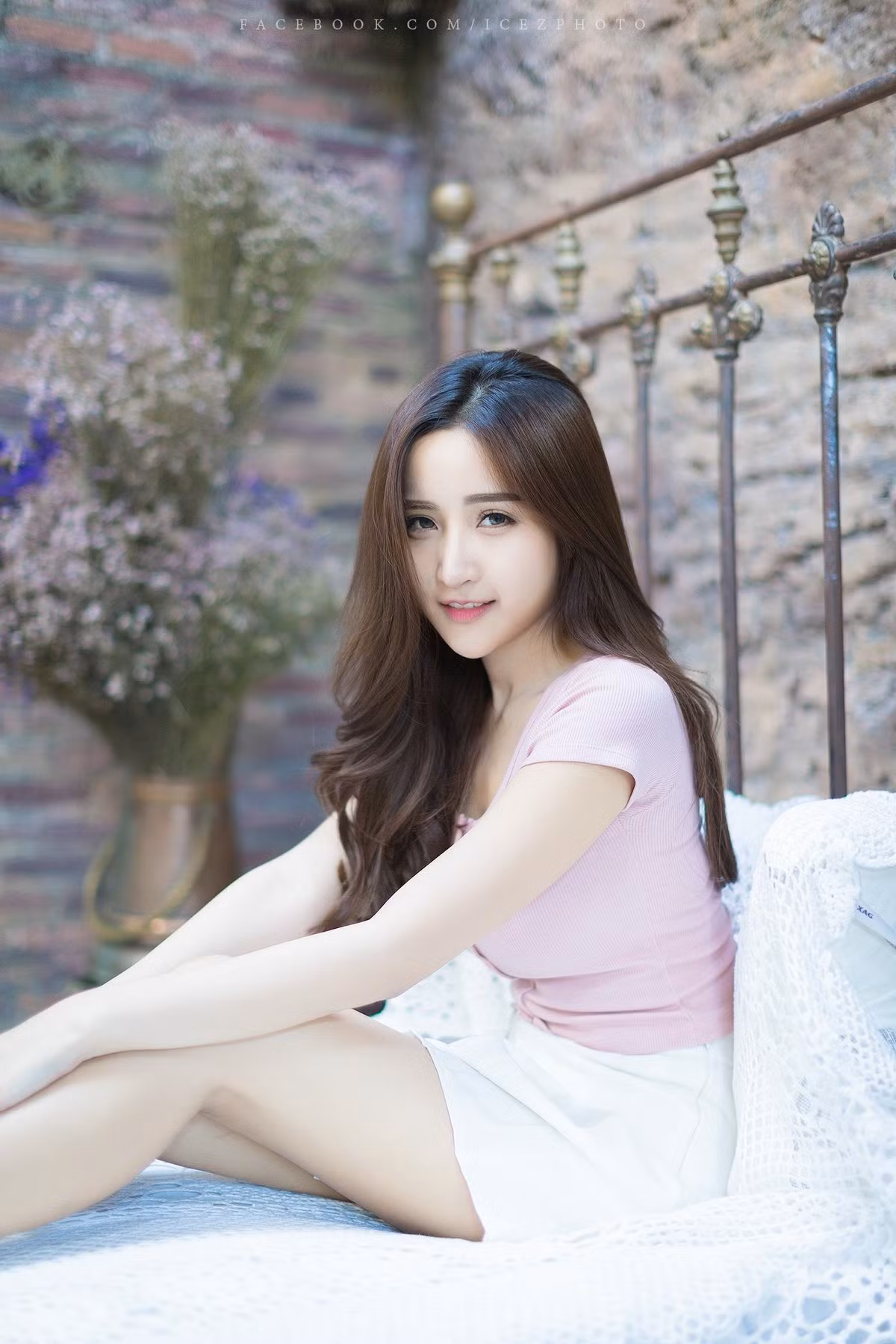 Hiện tại, Thanyarat đang sống tại Bangkok, Thái Lan và nhận lời làm người mẫu ảnh cho một số thương hiệu thời trang, mỹ phẩm trong nước.