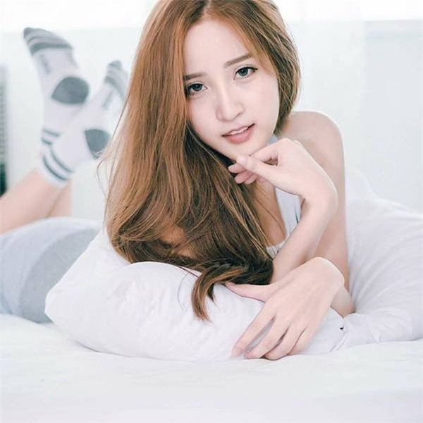 Cũng vì sở hữu sắc vóc vạn người mê nên Thanyarat Charoenpornkittada nhận về vô vàn những lời ngợi khen có cánh như "đẹp tựa thiên thần", "nữ thần Thái Lan"...