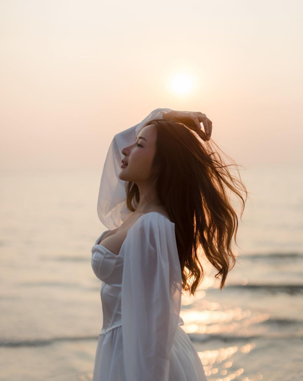 Thanyarat Charoenpornkittada là hot girl lai giữa 4 dòng máu nổi tiếng khắp châu Á. Cô nàng quốc tịch Thái Lan này sở hữu nhan sắc đặc trung hội tụ đủ các đường nét chọn lọc.