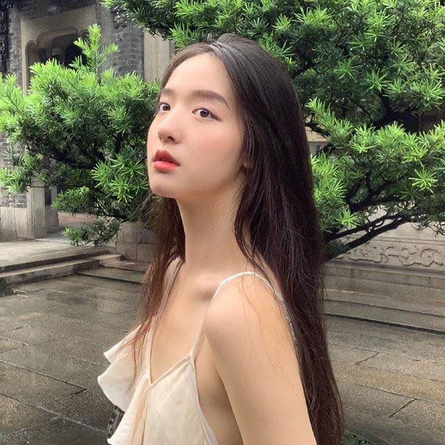 Mặc dù không có cho mình những số đo chết người, thế nhưng vóc dáng mảnh mai và nhan sắc của “Nữ thần bóng rổ” Trung Quốc - Cầu Cầu vẫn khiến cho nhiều người phải thốt lên