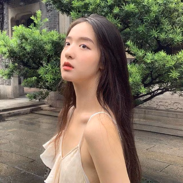 Mặc dù không có cho mình những số đo chết người, thế nhưng vóc dáng mảnh mai và nhan sắc của “Nữ thần bóng rổ” Trung Quốc - Cầu Cầu vẫn khiến cho nhiều người phải thốt lên