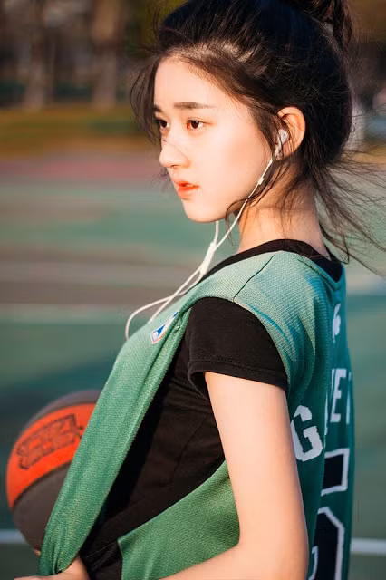 Đặc biệt, nhiều người tinh ý còn nhận ra Jinin có góc nghiêng thần thánh giống như “thần tiên tỷ tỷ” Lưu Diệc Phi.