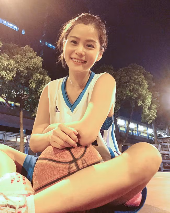 Phương Vịnh Lâm, tên tiếng Anh là Jessie, tới từ Hongkong. Cô nàng đã chơi bóng rổ hơn 10 năm rồi và hiện đang là một thành viên trong đội bóng rổ nữ HERO, cô cũng tham gia chơi cho đội WOW Fitness.