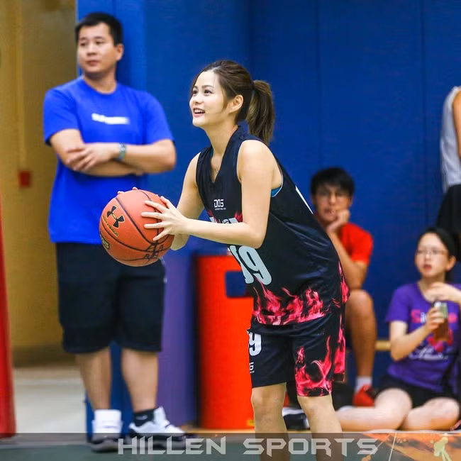 Jessie cũng thường xuyên đăng tải những hình ảnh thi đấu của mình cũng như những câu chuyện có liên quan đến bóng rổ lên trang cá nhân của mình.