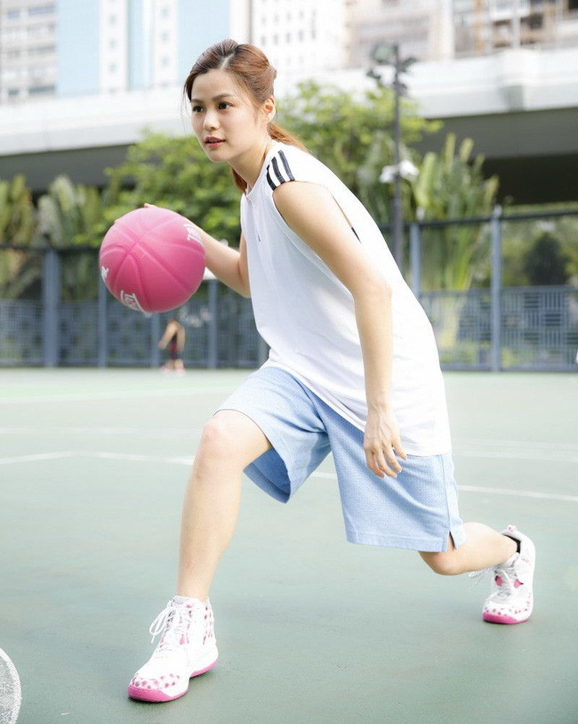 Không chỉ tài năng trên sân bóng, Jessie còn sở hữu một dáng người cực chuẩn gương mặt xinh đẹp dù chỉ trang điểm nhẹ hay thậm chí là khi để mặt mộc hoàn toàn, làn da trắng sáng mịn màng và cả đôi mắt to tròn đáng yêu.