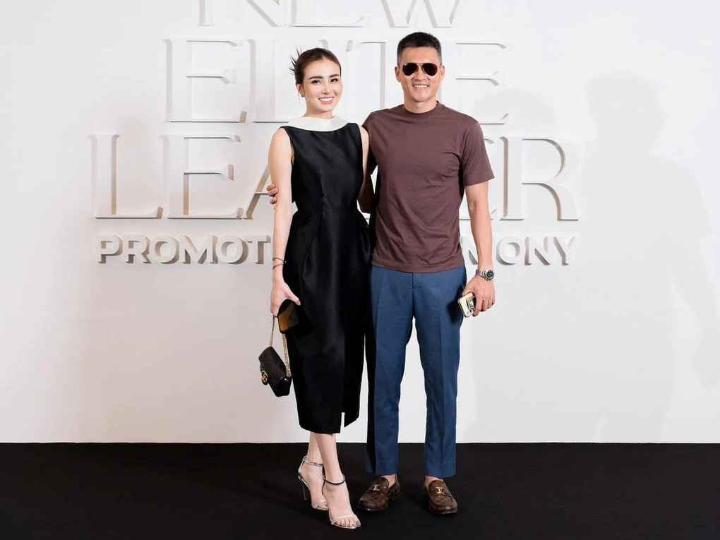 Không chỉ được biết đến là em gái cựu cầu thủ Lê Công Vinh, Lê Khánh Chi (SN 1989) còn nổi tiếng với nhan sắc nổi bật cùng khả năng ca hát, vũ đạo tốt.