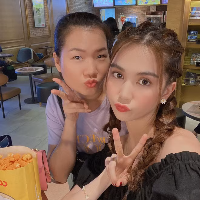 Đã duyên lại còn thả thính giỏi thế này, khéo danh sách các chàng trai rung rinh vì nàng trợ lý Ngọc Trinh cũng dài dằng dặc.