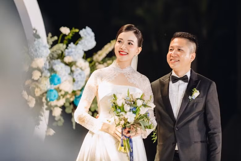 Hiện tại, Hà Thanh Vân vẫn đang phát triển sự nghiệp "cầm mic". Cuộc sống của cô viên mãn hơn sau khi xây dựng tổ ấm với CEO nổi tiếng Nguyễn Tuấn Việt. Chuyện tình của người đẹp và ông xã "tổng tài" hơn cô 1 con giáp cũng từng một thời là đề tài được quan tâm trên mạng xã hội.