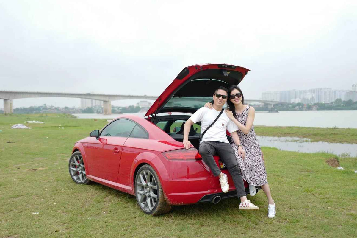 Sau lần gặp đầu tiên, CEO Tuấn Việt quyết tâm chinh phục cô nàng MC - BTV của đài VTV, tự nhủ đây sẽ là người anh lấy làm vợ.