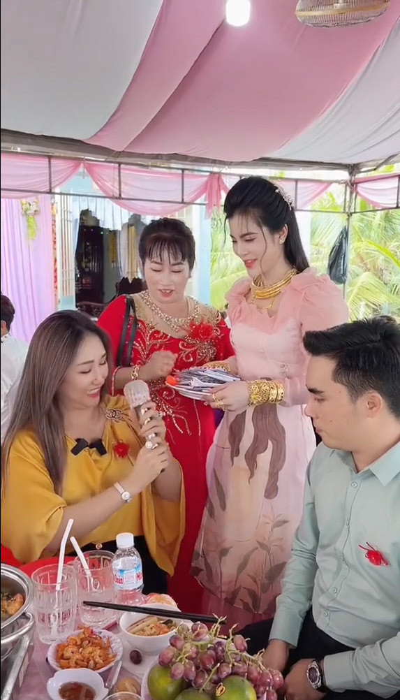 Mới đây, trên kênh TikTok của nữ đại gia Bạc Liêu là Nguyễn Huỳnh Như đã chia sẻ video ghi lại đám cưới của người cháu.