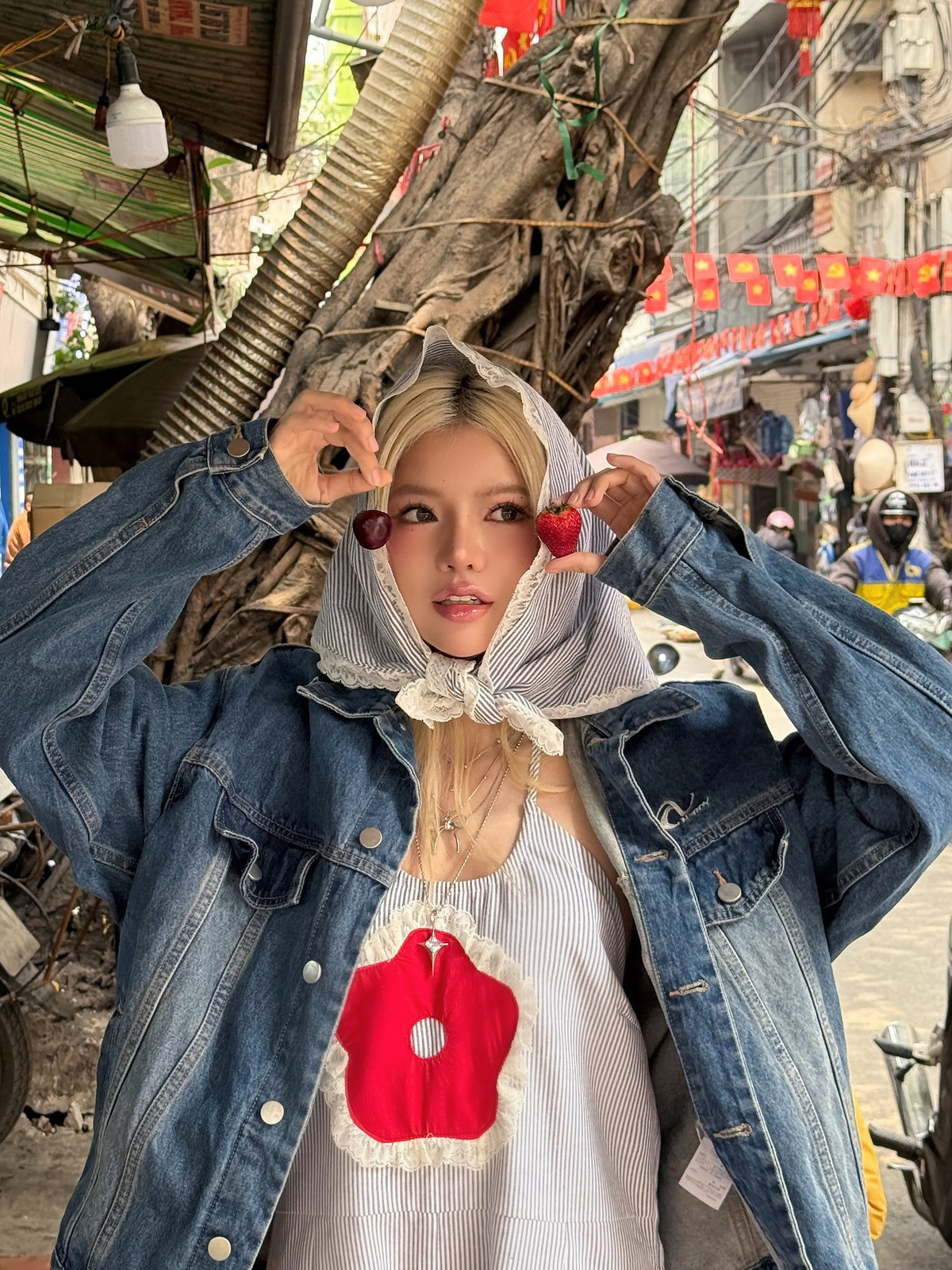 Qua góc chụp nghiêng, CiiN Bùi Thảo Ly rất tự hào khi phần đầu và cánh mũi đã thon gọn hơn hẳn, giúp gương mặt cô trở nên thanh thoát và hài hòa hơn.