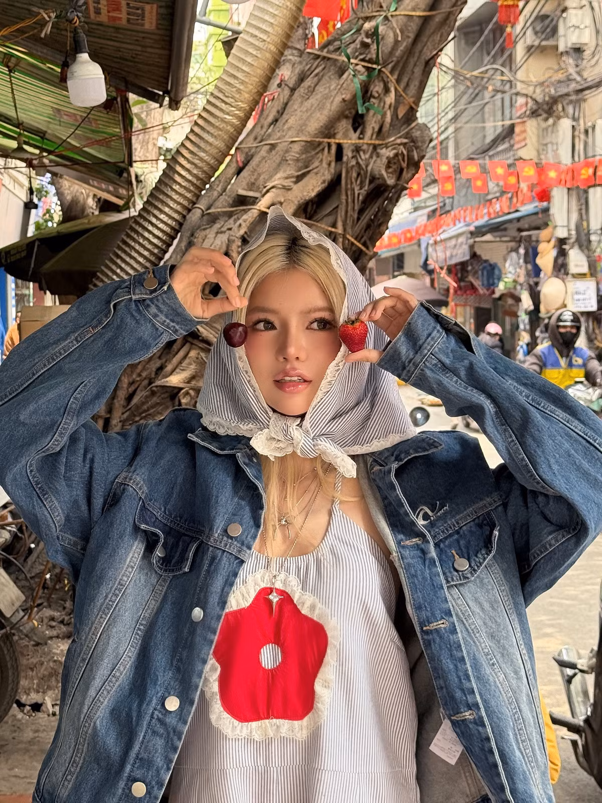 Qua góc chụp nghiêng, CiiN Bùi Thảo Ly rất tự hào khi phần đầu và cánh mũi đã thon gọn hơn hẳn, giúp gương mặt cô trở nên thanh thoát và hài hòa hơn.