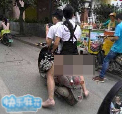 Việc lỗi trong cách ăn mặc cũng là vấn đề mà nhiều chị em gặp phải khi họ không phân biệt đồ nào hợp và không hợp với mình. Bên cạnh đó, một lời khuyên cho các bạn gái đó là trước khi ra đường nên đứng trước gương để ngắm lại mình.