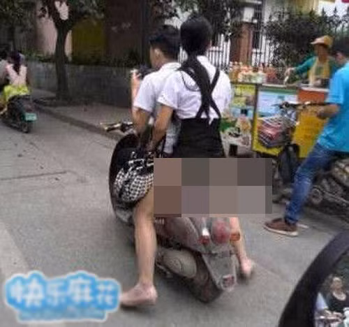 Việc lỗi trong cách ăn mặc cũng là vấn đề mà nhiều chị em gặp phải khi họ không phân biệt đồ nào hợp và không hợp với mình. Bên cạnh đó, một lời khuyên cho các bạn gái đó là trước khi ra đường nên đứng trước gương để ngắm lại mình.