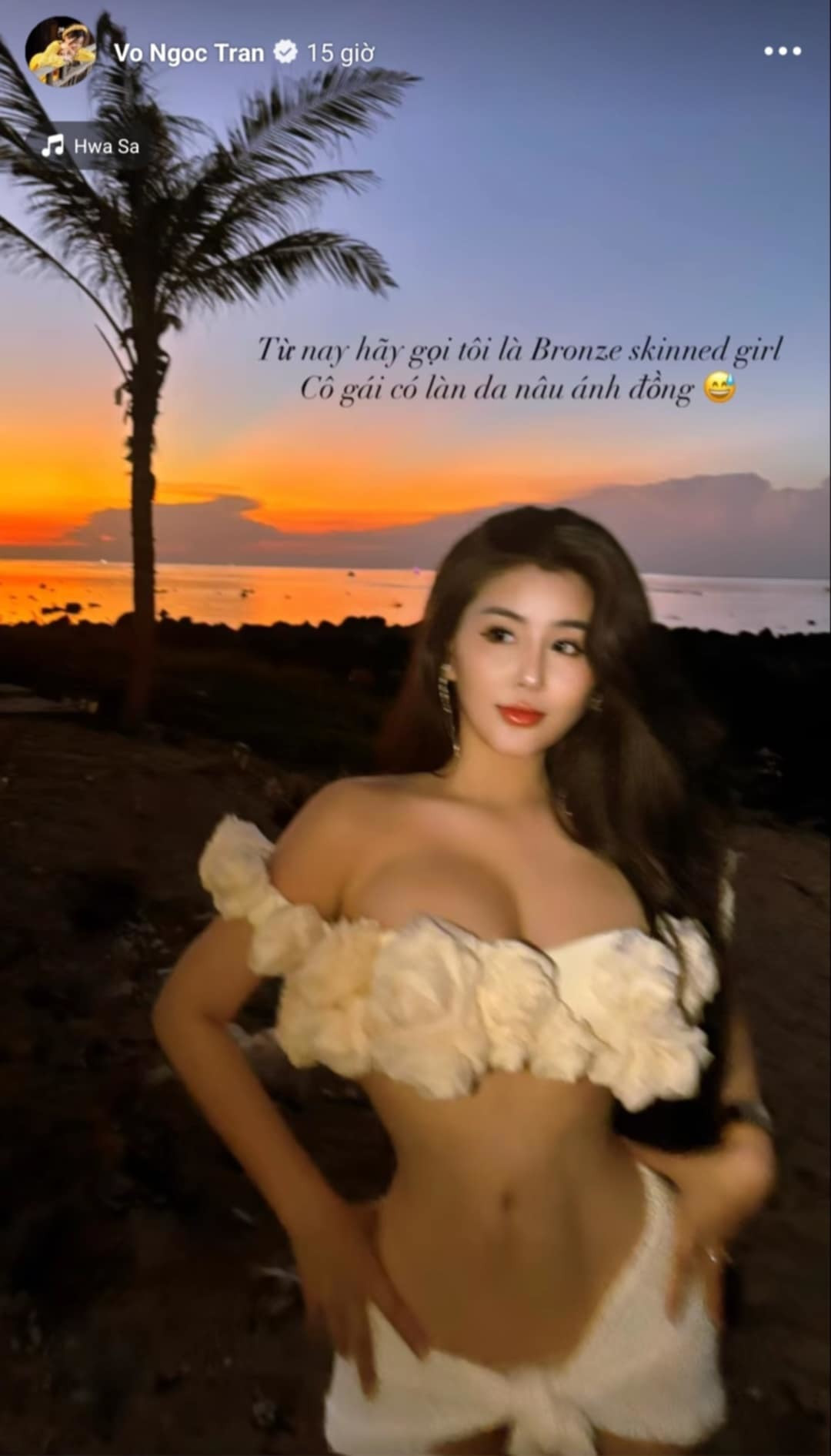 Có thể gọi Võ Ngọc Trân là "người chơi hệ biển" vì trên Instagram cũng như facebook cô đã check in hầu hết các địa điểm biển nổi tiếng của Việt Nam. Từ đón hoàng hôn ở Phú Quốc, tắm biển Đà Nẵng, chèo sup ở Nha Trang, Bà Rịa Vũng Tàu đến những vùng biển đảo vắng người như Lý Sơn, Côn Đảo hay tọa độ sang chảnh, biệt lập như Ninh Vân Bay,...