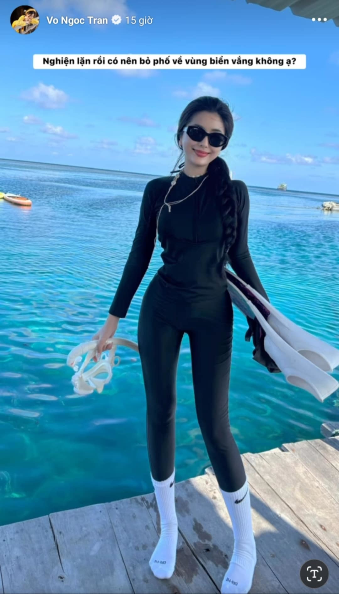 Theo dõi trang cá nhân của Võ Ngọc Trân, nàng hot girl này rất thích đi biển, check in bikini khoe vóc dáng trên bãi biển. Cứ vài 3 post lại có 1 post trên biển và đây cũng là những bức ảnh đạt nhiều like nhất của nàng hot girl.