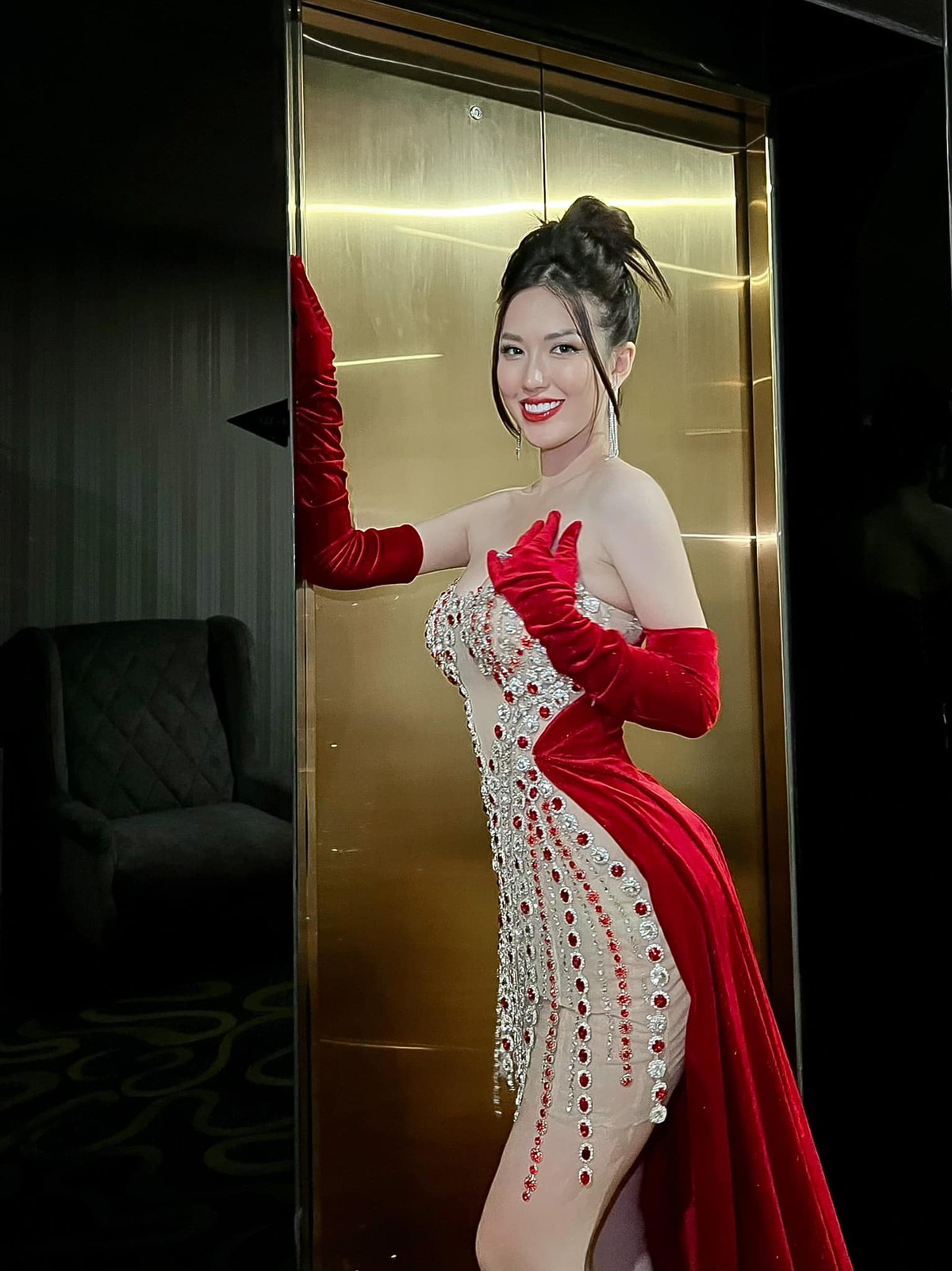 Thu Hà từng diện váy "đụng độ" với Hoa hậu Việt Nam 2022 - Thanh Thuỷ nhưng không hề bị lép vế.