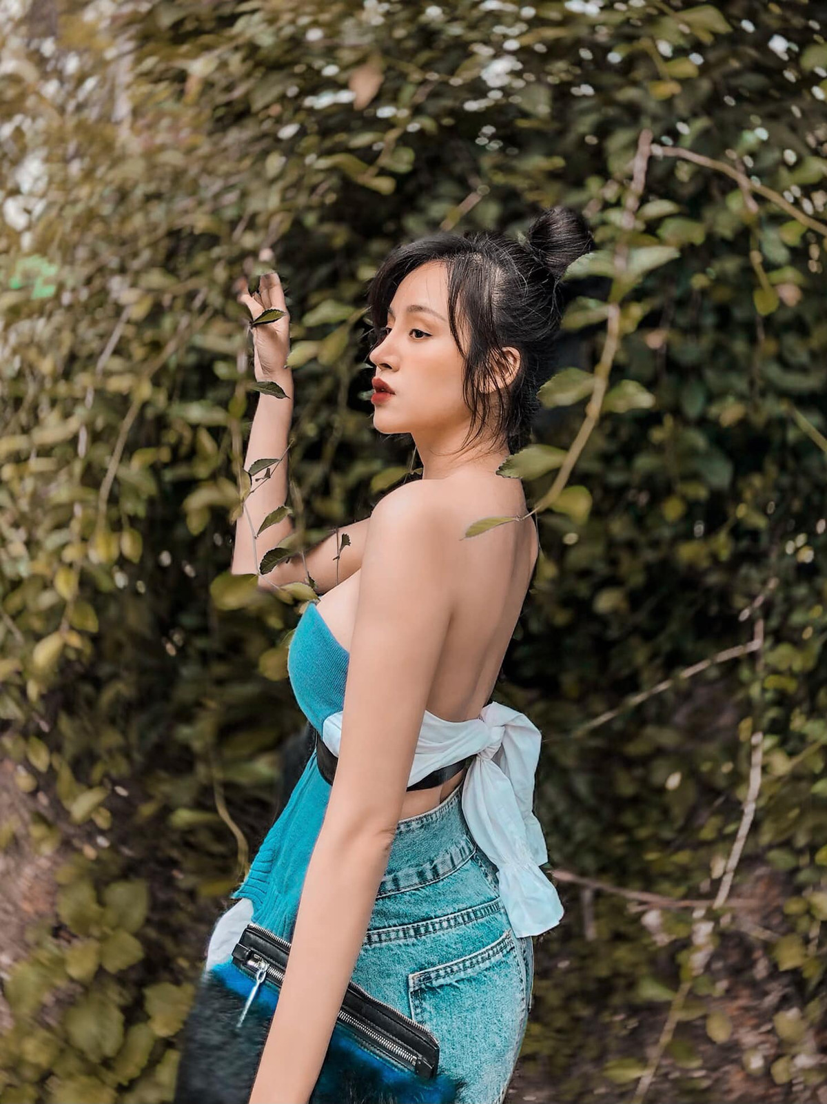 Chưa dừng lại, Bà Tưng còn từng công khai phẫu thuật thẩm mỹ để "nâng cấp" nhan sắc.