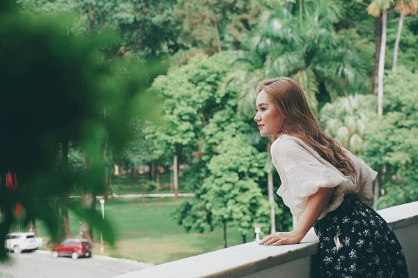 Trong suốt 8 năm học tập và làm việc tại Sài Gòn, Châu Giang đã phải chuyển trọ đến 7 lần. Chính vì vậy, cô nàng đã rút ra được rất nhiều kinh nghiệm khi thuê nhà và chia sẻ nó trong video “Q&amp;A Kinh nghiệm thuê trọ suốt 8 năm ở Sài Gòn” của mình.