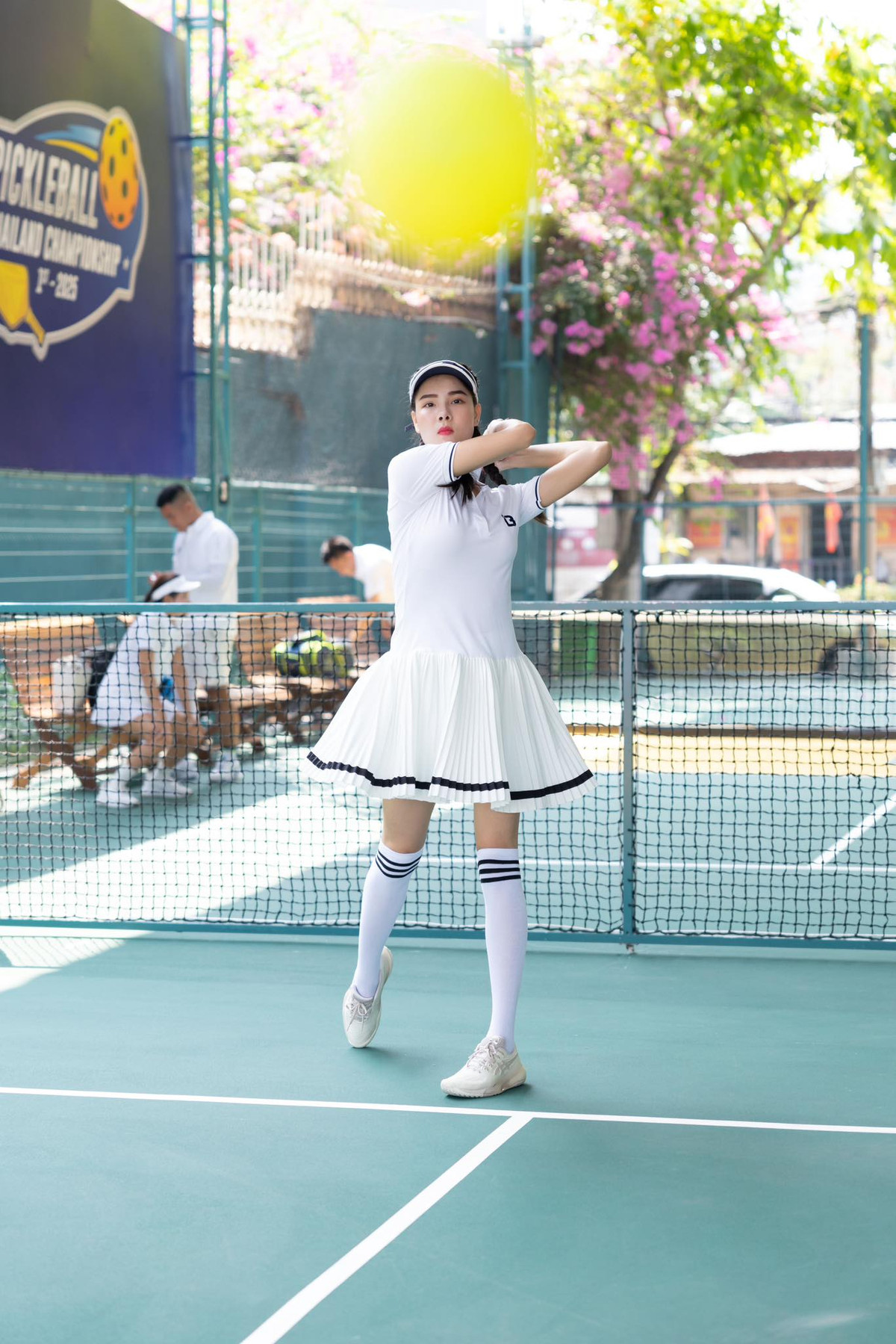 Đặc biệt, môn thể thao này giúp nàng siêu mẫu có thêm cơ hội gắn kết với chồng khi cả hai thường xuyên cùng nhau ra sân tập luyện.