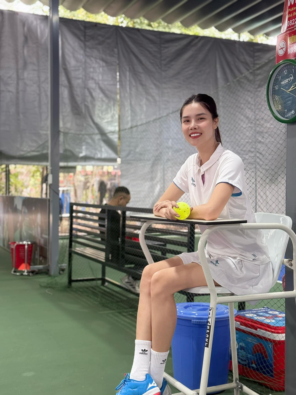 Trên trang cá nhân, Mạc Hồng Quân tếu táo cho biết: "Thành công nhất khi đi chơi pickleball với vợ đó là không cãi nhau".