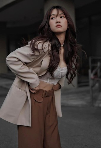 Loạt ảnh từ Lê Bống thu hút được hơn 16 nghìn lượt yêu thích của cộng đồng mạng, kèm với những lời khen và chia sẻ tích cực.