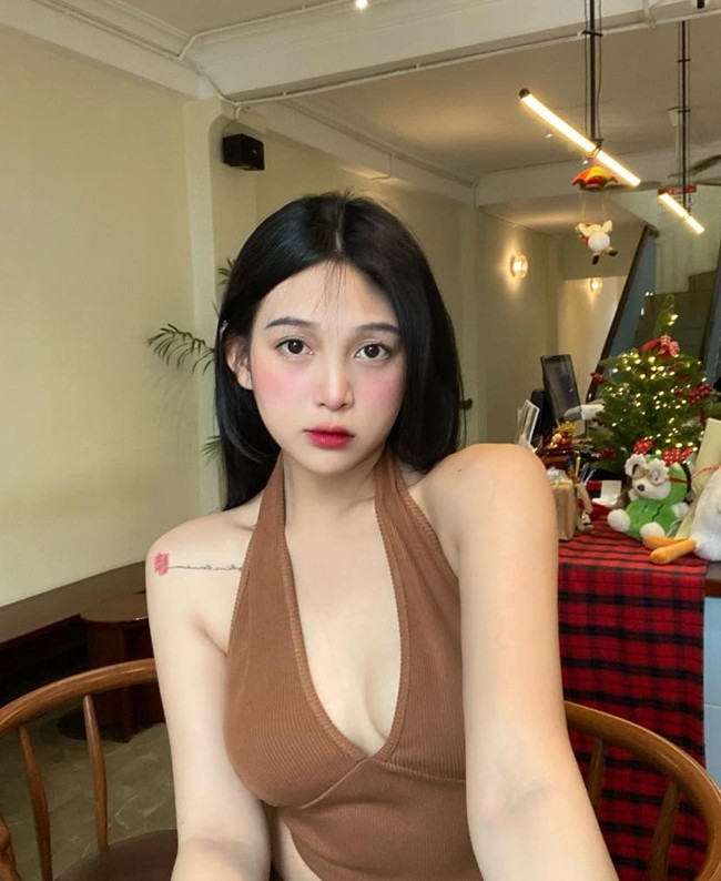 Hot girl Gia Lai chieu cao khiem ton, ua 