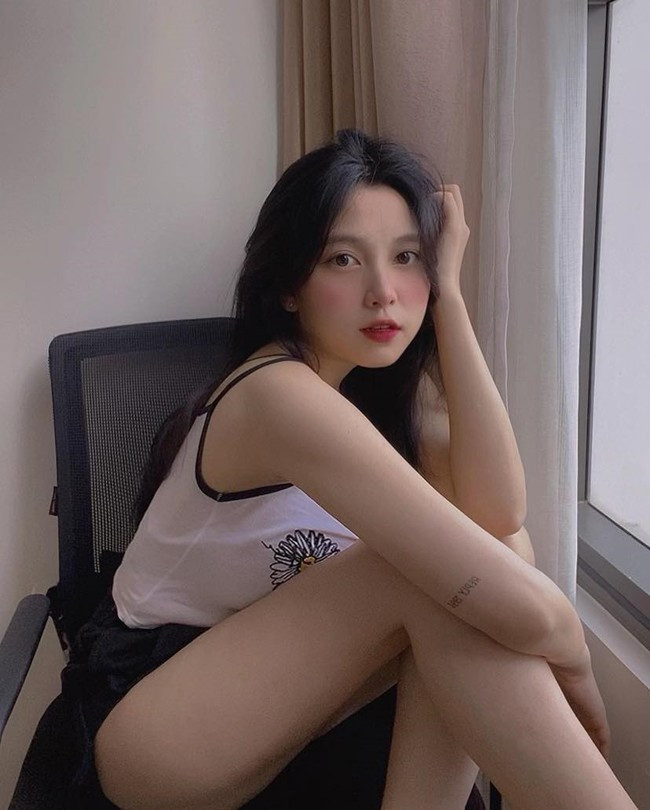 Hot girl Gia Lai cho hay, bí quyết chăm sóc nhan sắc của cô nàng là chơi cầu lông và tham gia khóa học dance 2 lần/tuần.