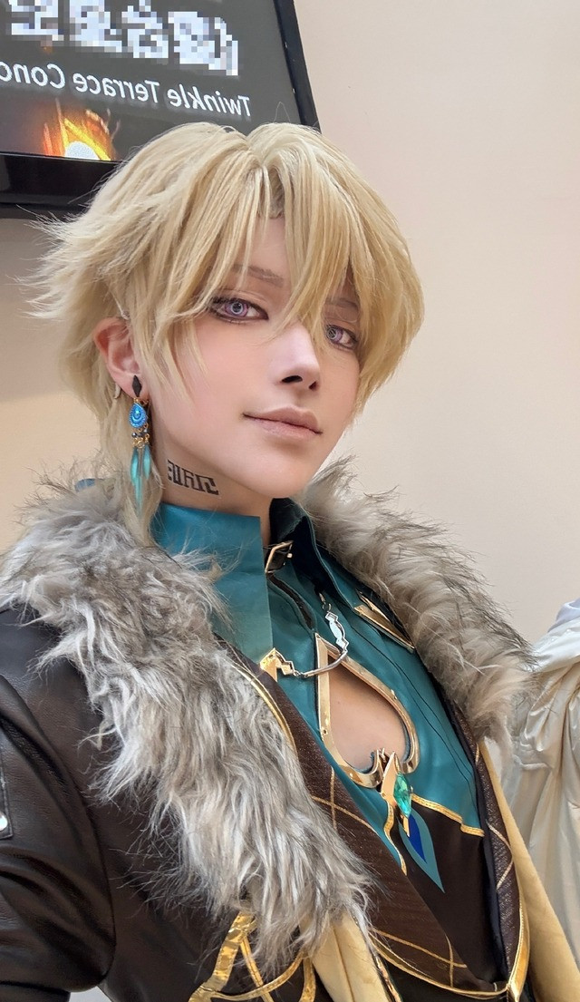 Để nói về mức độ biến hình “siêu ảo” của Natsume thì không thể không kể đến những lần cô nàng này hoá trang thành nhân vật nam.