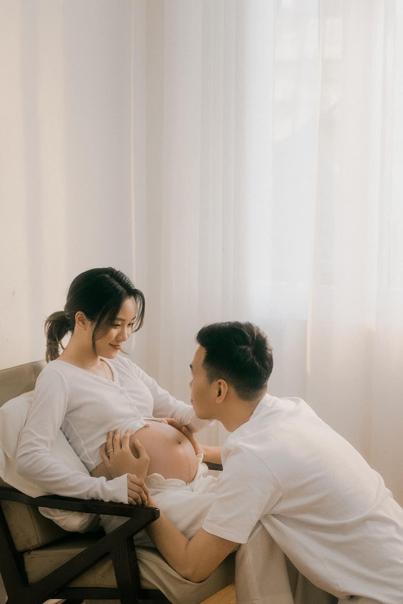 Vợ của chàng game thủ Chim Sẻ Đi Nắng tên thật là Phùng Mỹ Hằng đến từ Tuyên Quang, đang làm việc trong lĩnh vực truyền thông.