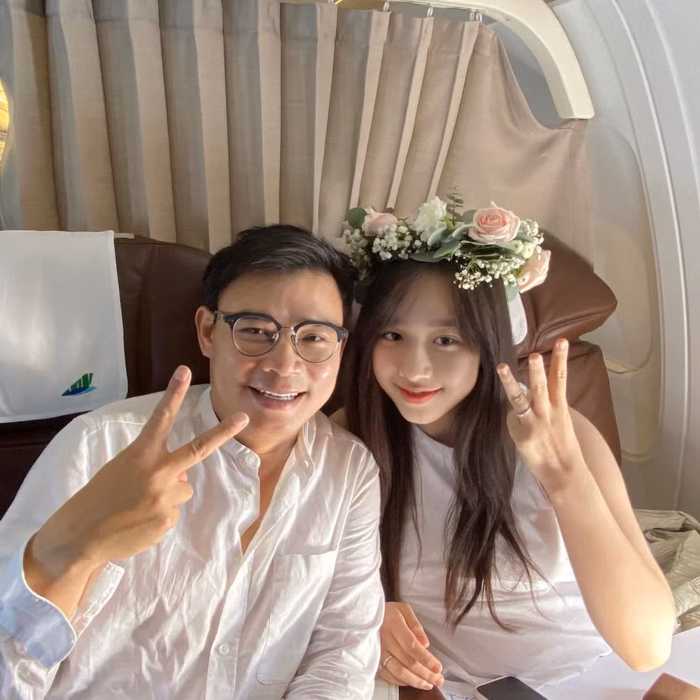 Mới đây, trên trang cá nhân, nữ MC Hà My đã đăng tải hình ảnh con trai và tự hào khoe: “Hê lô mọi người. Con là Ken Heo - truyền nhân của cậu Lợn. Con 2,5 tháng - 7kg - 62,5cm. Mẹ con dự con sau này 1m9. Các bác thấy sao ạ”.