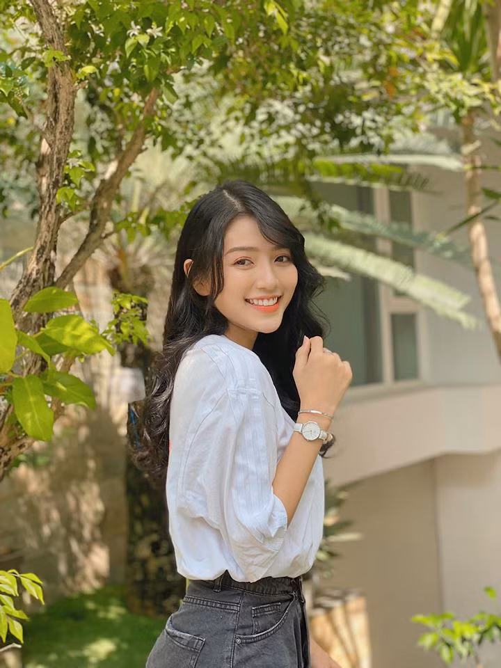 Tuy nhiên sau khi rời kênh Youtube FapTV vì những lùm xùm không đáng có, An Vy gần như im hơi lặng tiếng. Cô nàng hot girl dường như biến mất khỏi showbiz với những tai tiếng đời đầu.