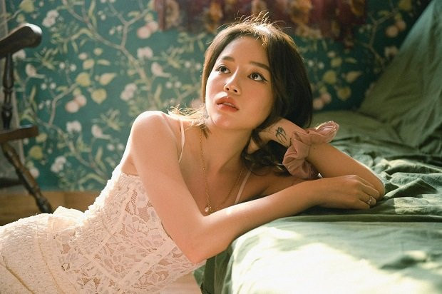 Hoá ra chẳng có gì đặc biệt, chỉ cần muốn thay đổi là con gái sẽ có cả tá thủ thuật. Điển hình như trường hợp của Linh Ngọc Đàm.