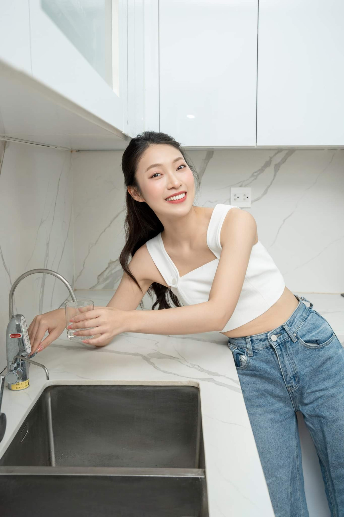 Không thể phủ nhận nguồn năng lượng tích cực của Khánh Vy đã lan tỏa không chỉ cho các bạn đồng trang lứa mà còn đến với những fan lớn tuổi của cô nàng.