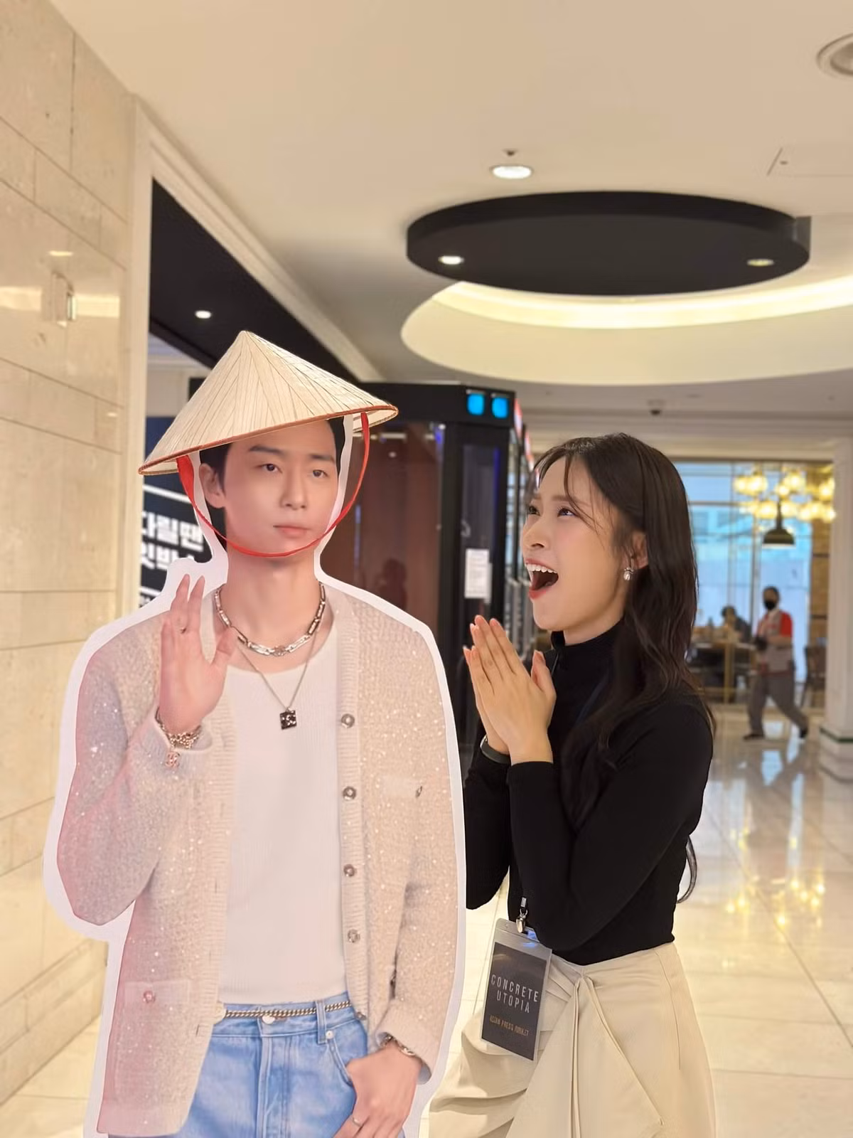 Nhắc đến Khánh Vy hầu hết ai cũng nghĩ ngay đến hình ảnh một nữ MC không chỉ xinh đẹp, giỏi giang mà còn có học vấn khủng. Tuy nhiên, cô nàng lại khá kín tiếng trong chuyện tình ái.