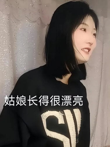 Về phần Lý Mộng Dao, ban đầu cô hơi xấu hổ vì phải xuất hiện trước ống kính. Tuy nhiên, với sự động viên của cư dân mạng, cô dần thoải mái và tự tin hơn.