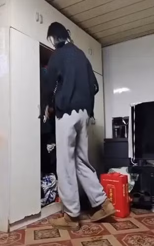 Bắt đầu từ đây, kênh của Lý Mạnh Đình có lượng người xem vượt trội. Những clip cô đăng tải với cảnh Mộng Dao đứng cạnh các món đồ nội thất khiến chúng trở nên bé nhỏ như đồ chơi mô hình đã thu hút sự chú ý lớn.