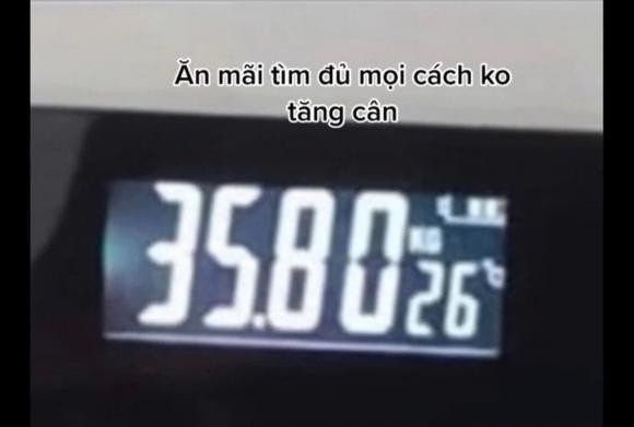 Số cân nặng của cô gái chủ nhân của màn lột xác đang gây chú ý trên mạng.