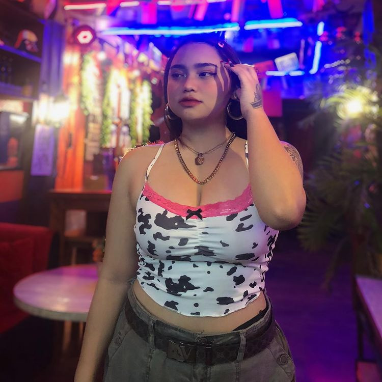 Dù số kg khá thừa những ở góc nào đó nhìn thân hình của Joanne Duldulao vẫn khá cân đối.