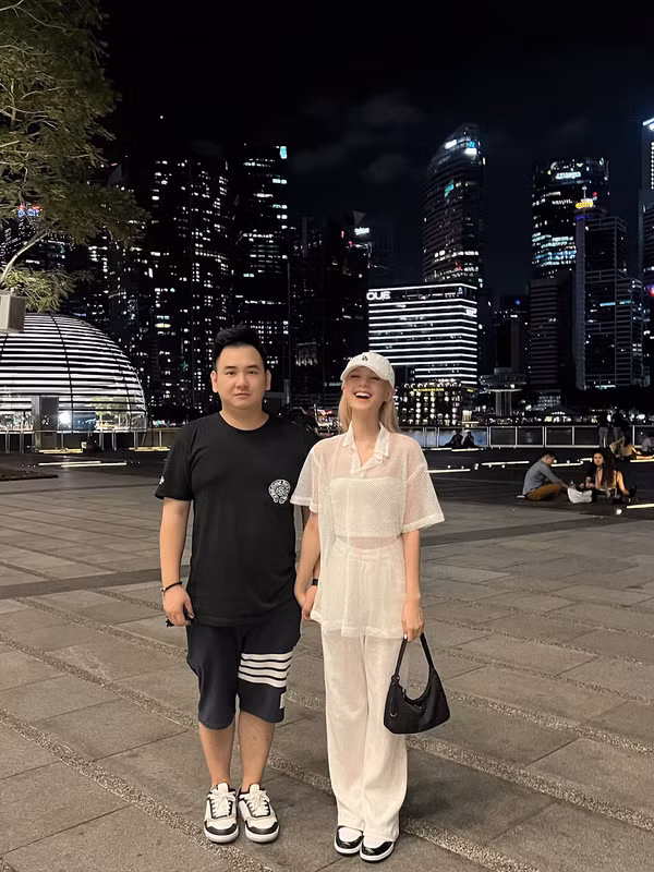 Đây không phải là lần đầu tiên Xemesis chi tiền khủng để khiến vợ vui. Trước đó, vào những dịp lễ như sinh nhật, Tết hay thậm chí là ngày bình thường, nam streamer cũng thường mua những món hàng hiệu để tặng bà xã.