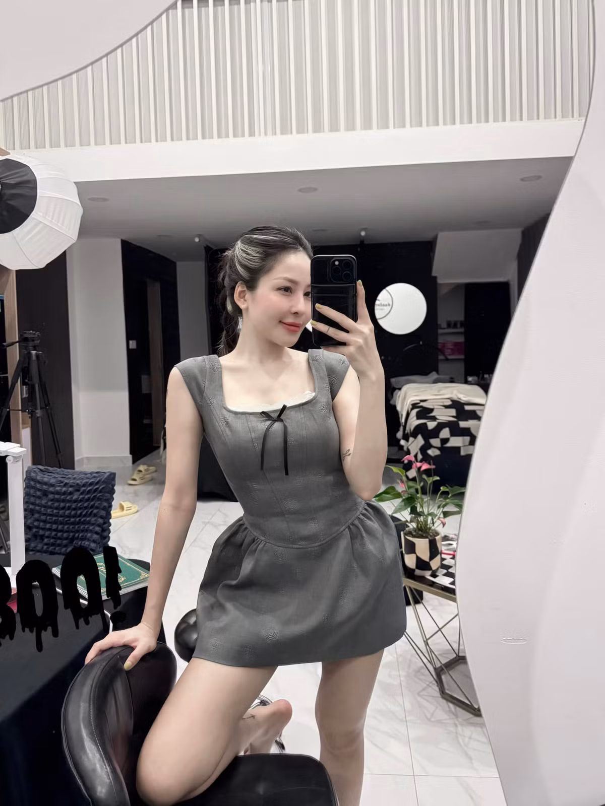 Cái tên Trâm Anh càng được biết đến nhiều hơn qua chương trình Nóng cùng World Cup. Tuy vậy, cô nàng cũng vướng vào "scandal" vài năm trước nên đã khiến hình ảnh nàng hot girl này trong mắt công chúng bị ảnh hưởng không ít.