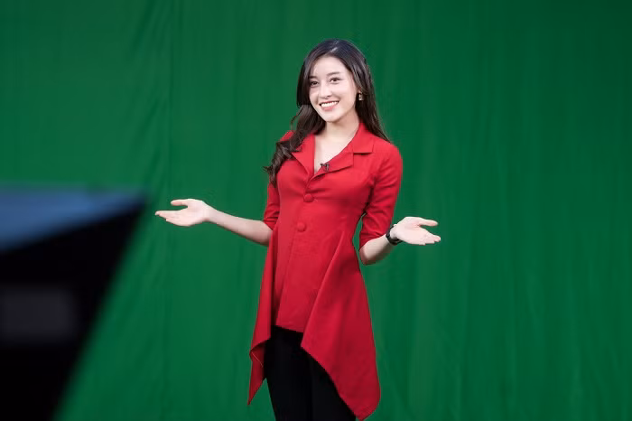 Bước ra khỏi những cuộc thi nhan sắc, hiện tại Nguyễn Trần Huyền My đảm nhiệm vai trò biên tập viên Thể thao của kênh Truyền hình K+.