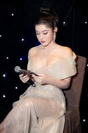 Nói về những vất vả của công việc truyền hình, Huyền My cho rằng: "Mỗi nghề đều có những khó khăn riêng, người Việt vẫn có câu "Nhìn lên thì chẳng bằng ai/ Nhìn xuống chẳng ai bằng mình"...