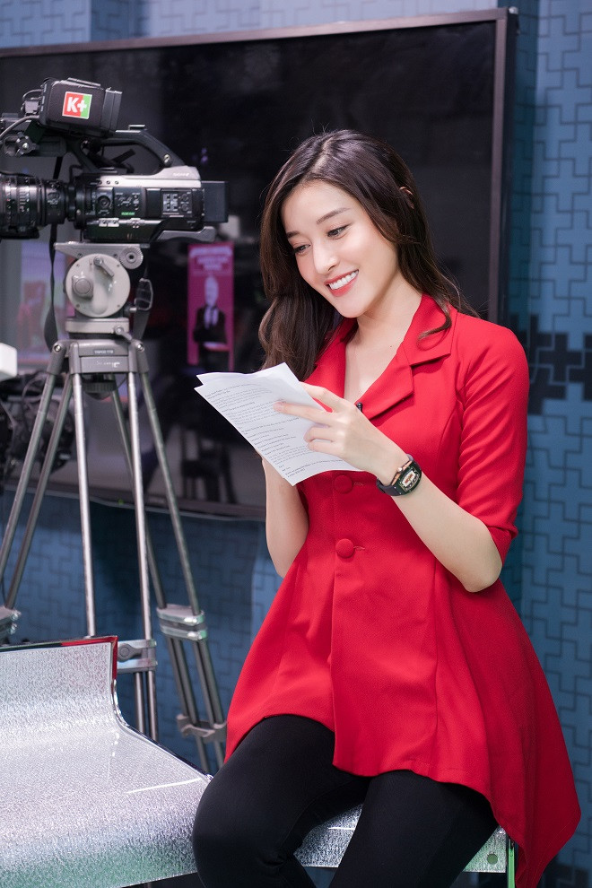 Cơ duyên với lĩnh vực truyền hình, Huyền My cho biết mọi thứ đến một cách rất tình cờ: "Tháng 5/2021, kênh truyền hình K+ mời tôi xuất hiện trong vai trò khách mời tham gia buổi bình luận trận Chung kết Champions League giữa hai đội bóng Manchester City và Chelsea. Ngay sau trận đấu, lãnh đạo kênh đã mời tôi về làm việc...