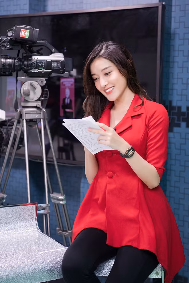 Cơ duyên với lĩnh vực truyền hình, Huyền My cho biết mọi thứ đến một cách rất tình cờ: "Tháng 5/2021, kênh truyền hình K+ mời tôi xuất hiện trong vai trò khách mời tham gia buổi bình luận trận Chung kết Champions League giữa hai đội bóng Manchester City và Chelsea. Ngay sau trận đấu, lãnh đạo kênh đã mời tôi về làm việc...