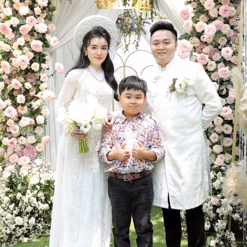 Tuy nhiên dường như vẫn e dè trước cộng đồng mạng, con dâu bà chủ khu du lịch Đại Nam đã ẩn hết tất cả hình ảnh và thông tin.