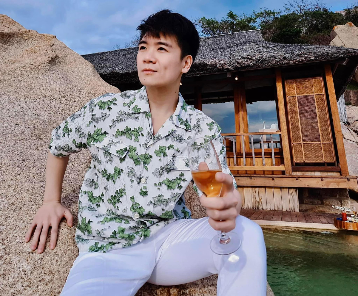 Quang Vinh sở hữu ngoại hình điển triển.