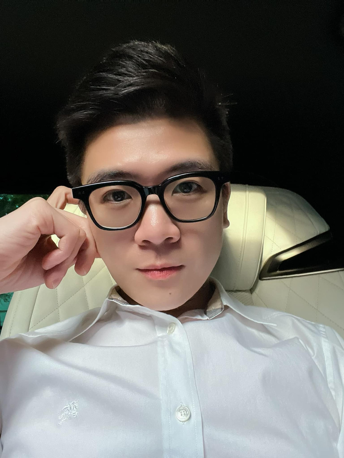 Về đời tư, Quang Vinh hiện là bố đơn thân của cặp song sinh đáng yêu gồm 1 trai và 1 gái.